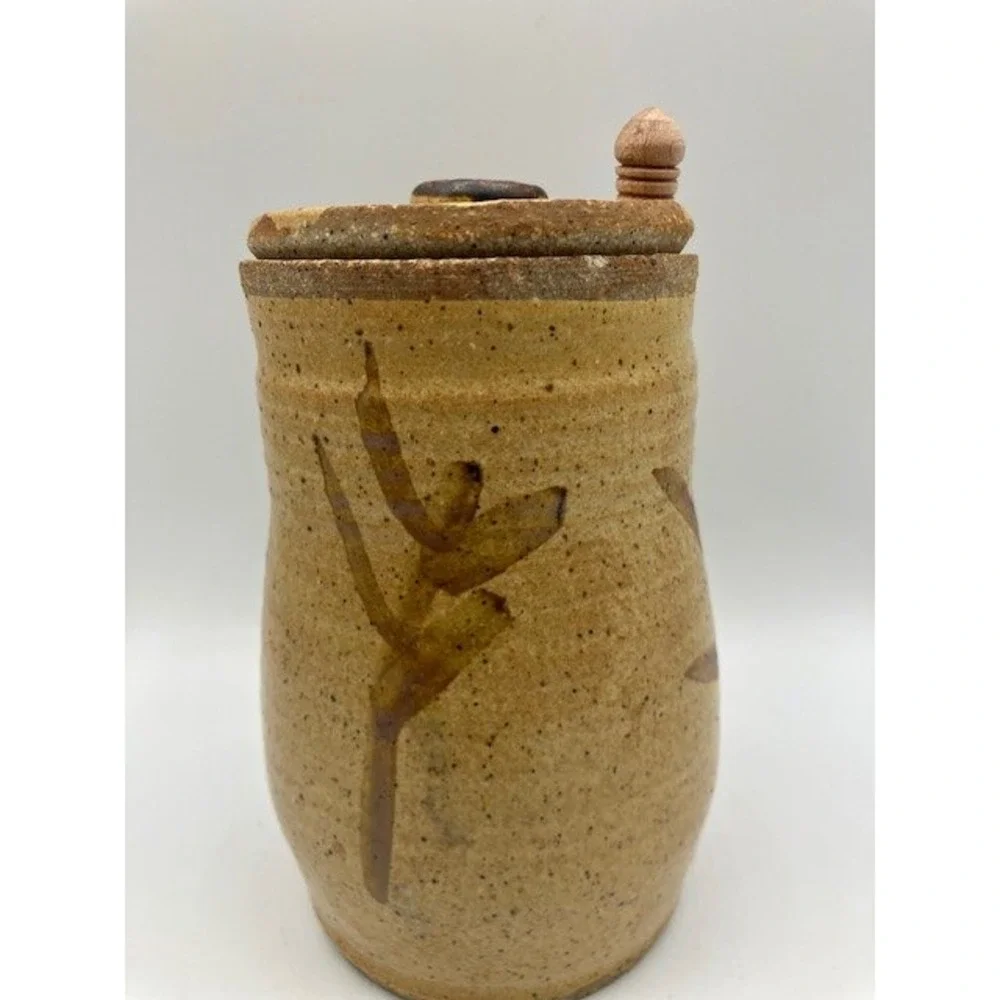 Handmade‎ Studio Pottery Stoneware Honey Pot with Lid and Wood Dipper 5.5